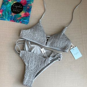 Cupshe bikini size small never worn. Brand new.